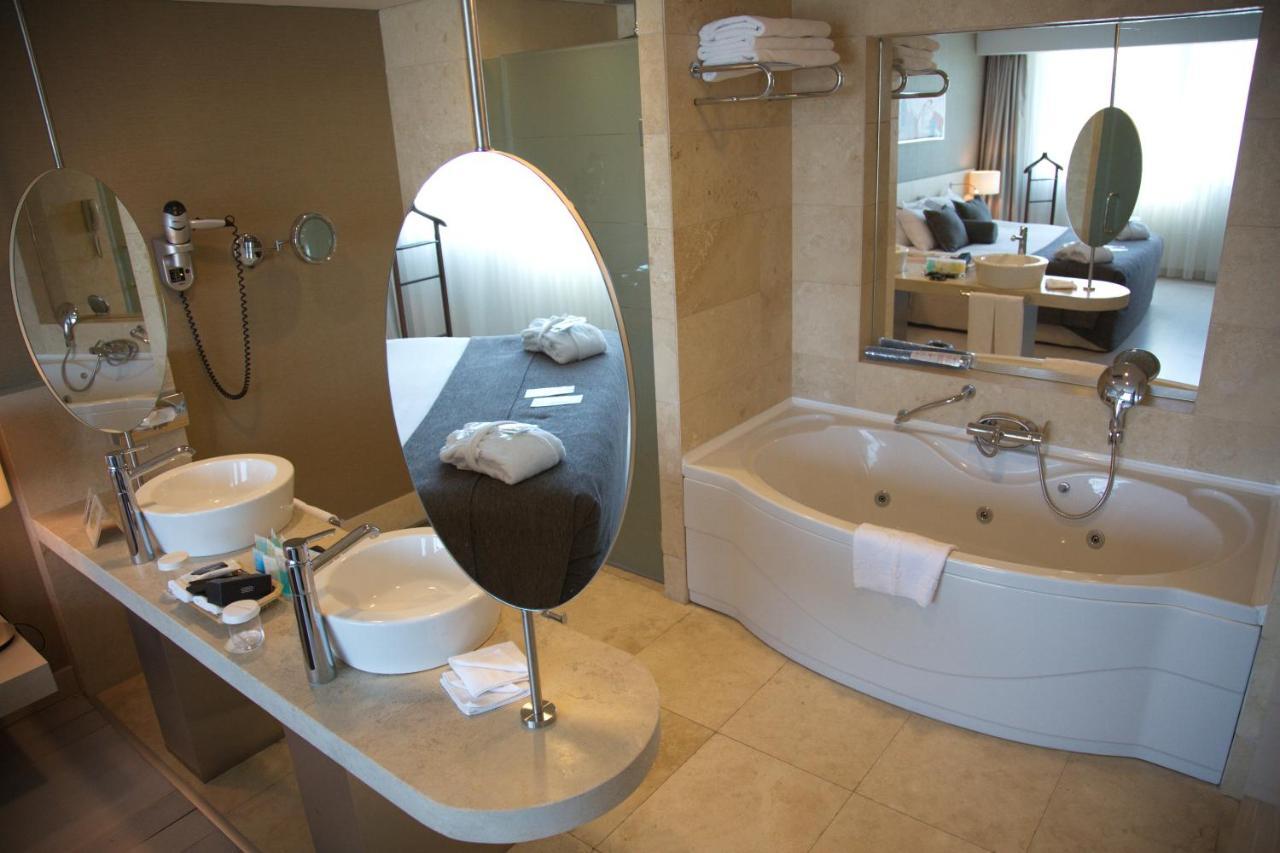 Cpankara Hotel Exteriör bild Bathroom in a hotel