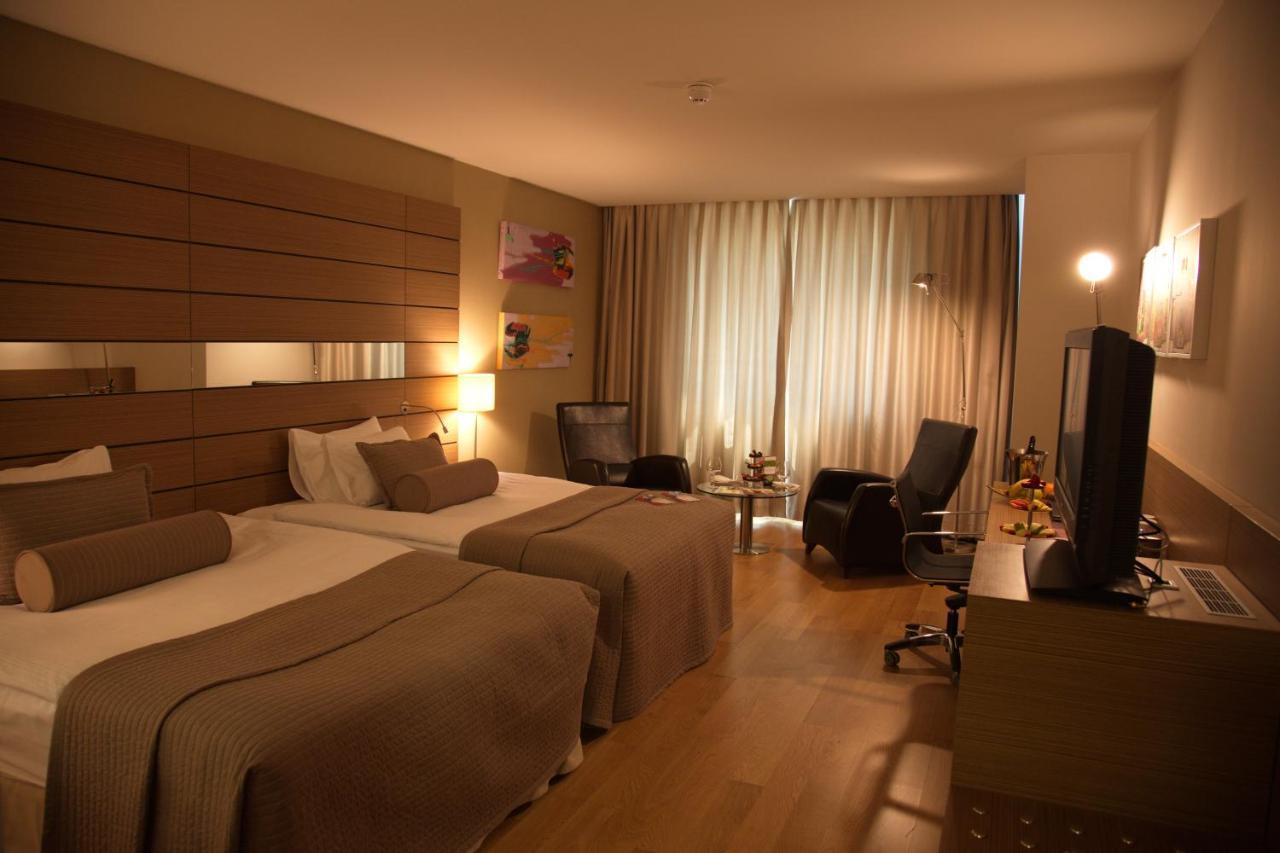 Cpankara Hotel Exteriör bild A room at the hotel