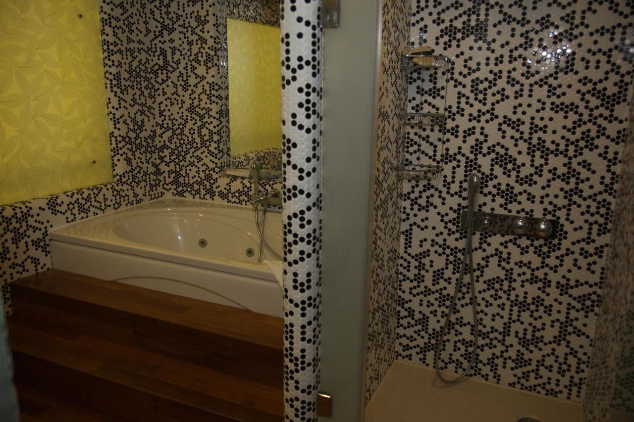 Cpankara Hotel Exteriör bild Bathroom with mosaic tiles