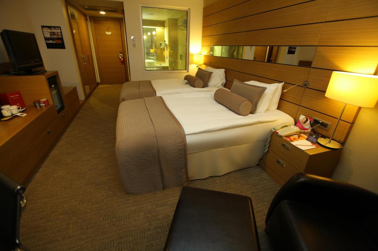 Cpankara Hotel Exteriör bild A room at the hotel