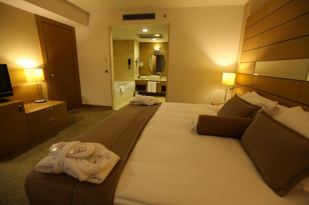 Cpankara Hotel Exteriör bild A room at the hotel